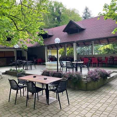 Hotel Gostisce Senica Senovo Exteriér fotografie