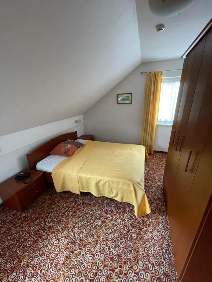 Hotel Gostisce Senica Senovo Exteriér fotografie