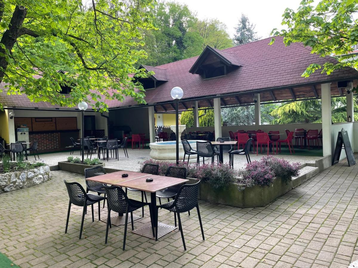 Hotel Gostisce Senica Senovo Exteriér fotografie
