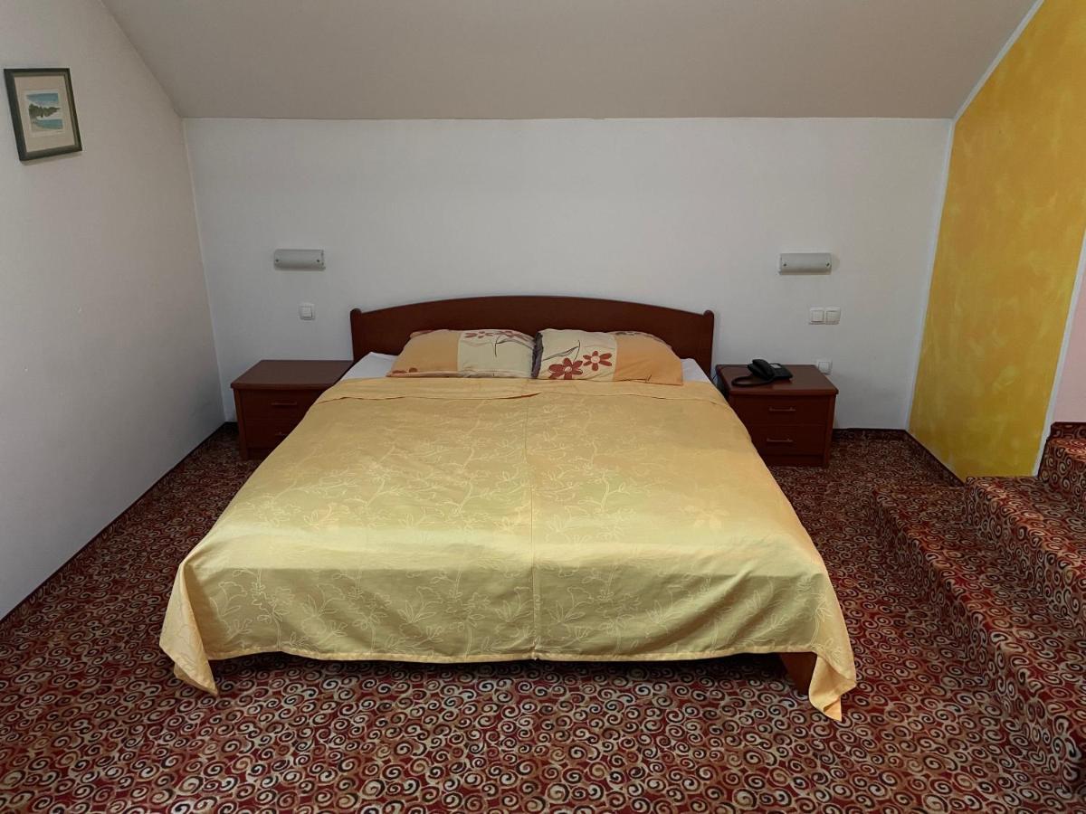 Hotel Gostisce Senica Senovo Exteriér fotografie
